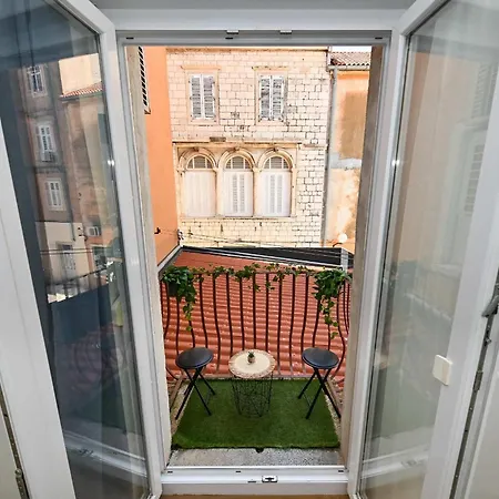 Dolce 1 アパート ザダル