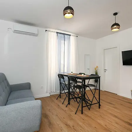 Dolce 1 アパート ザダル