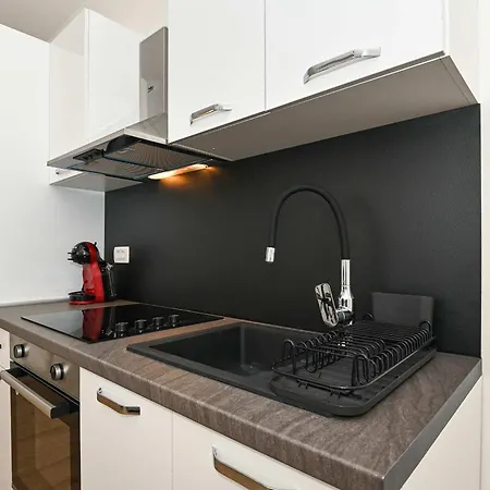 アパート Dolce 1 ザダル